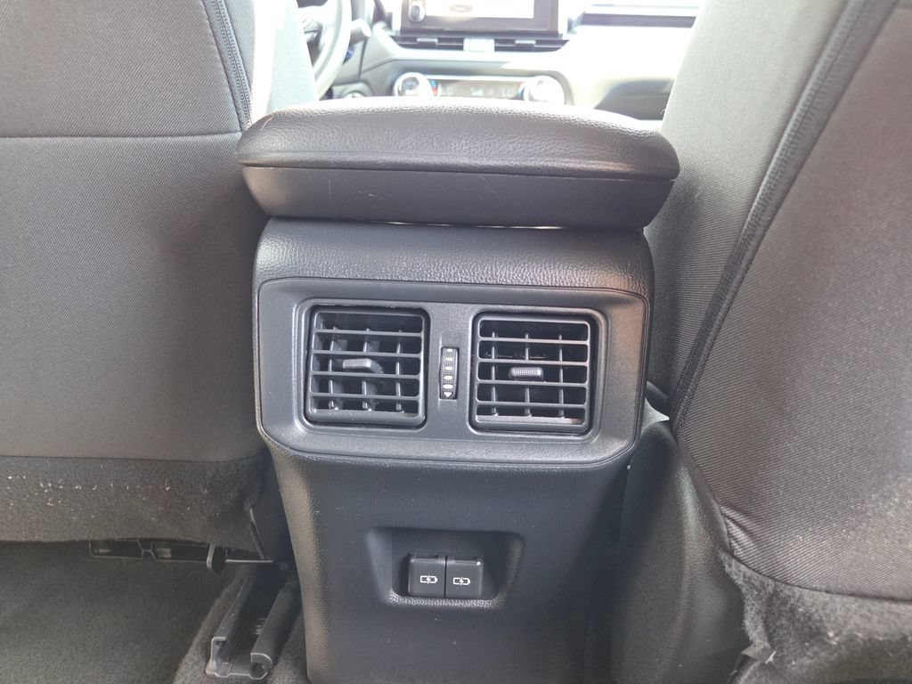 2024 Toyota RAV4 XLE - Photo 28