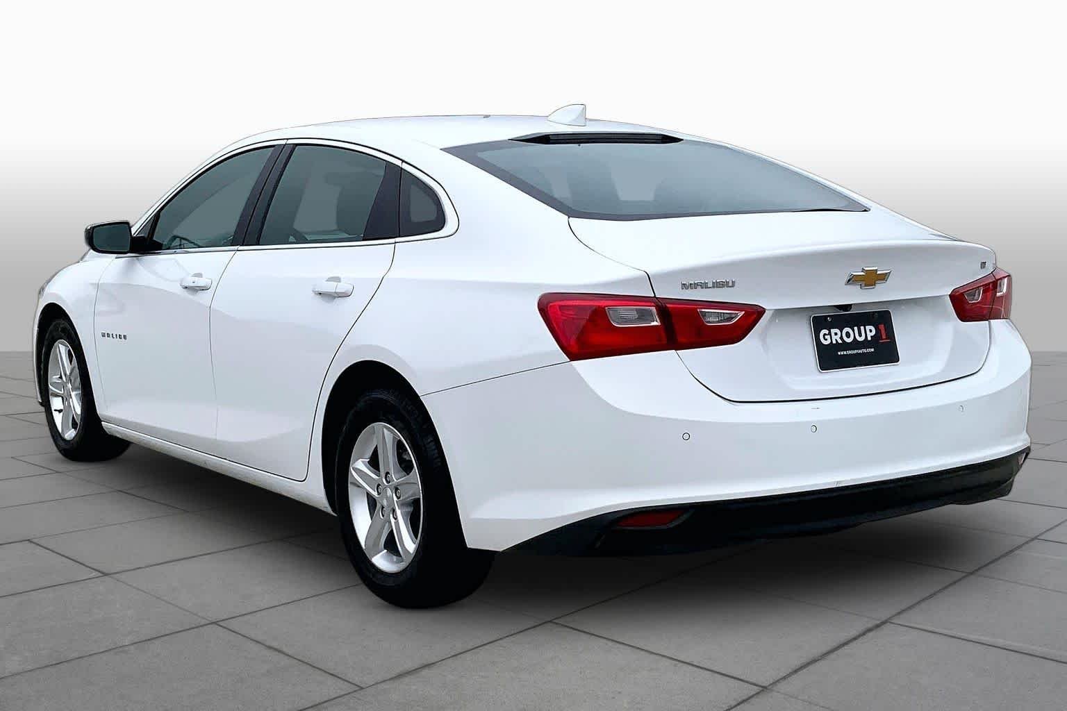 Used 2024 Summit White Chevrolet LT image 12