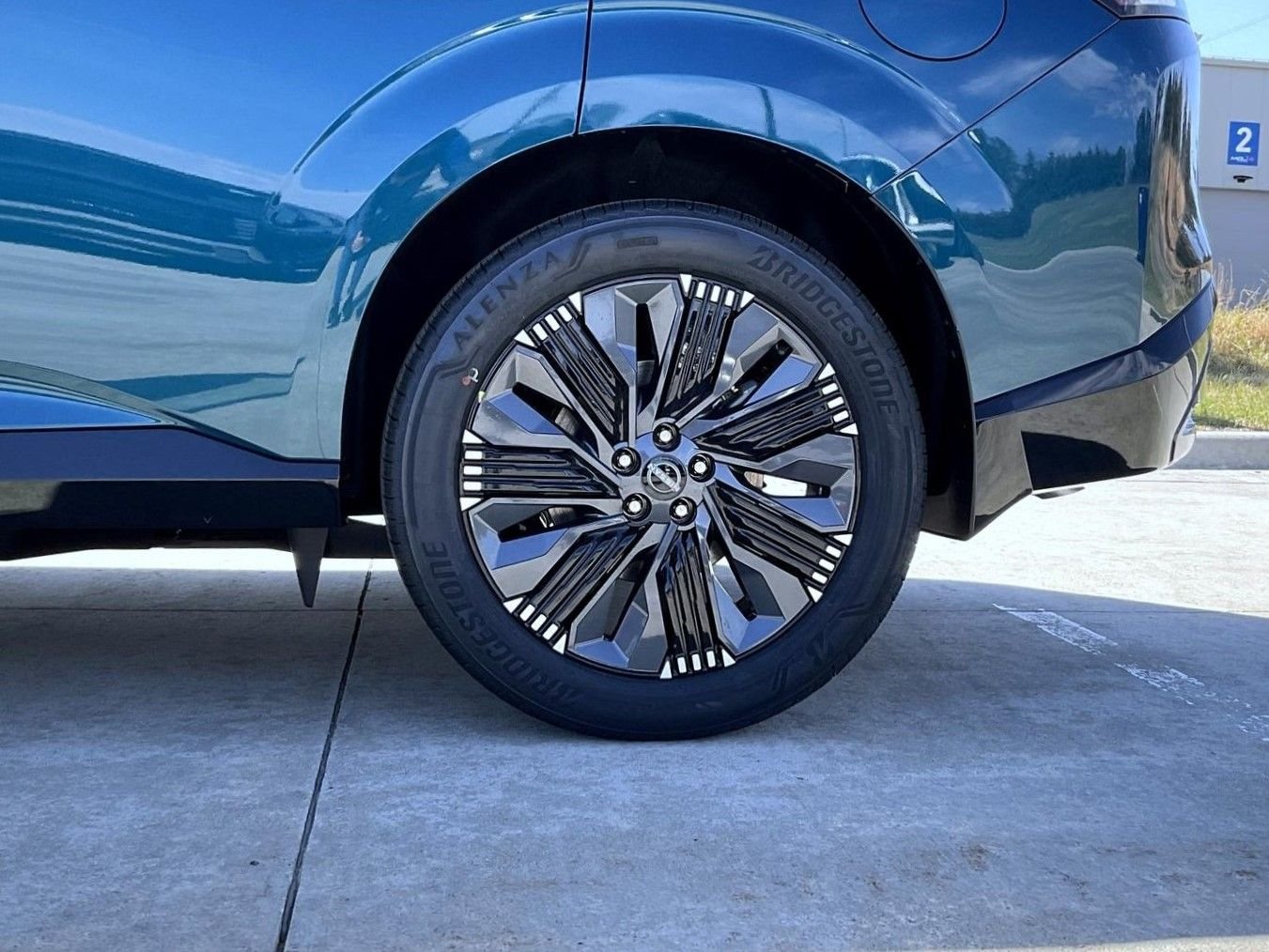 New 2026 Pearl Metallic Nissan Platinum image 23
