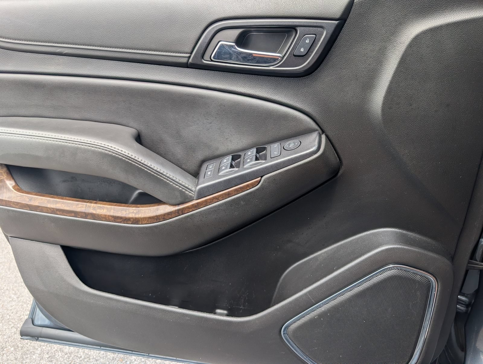 Used 2020 SHADOW GRAY METALLIC Chevrolet LS image 24