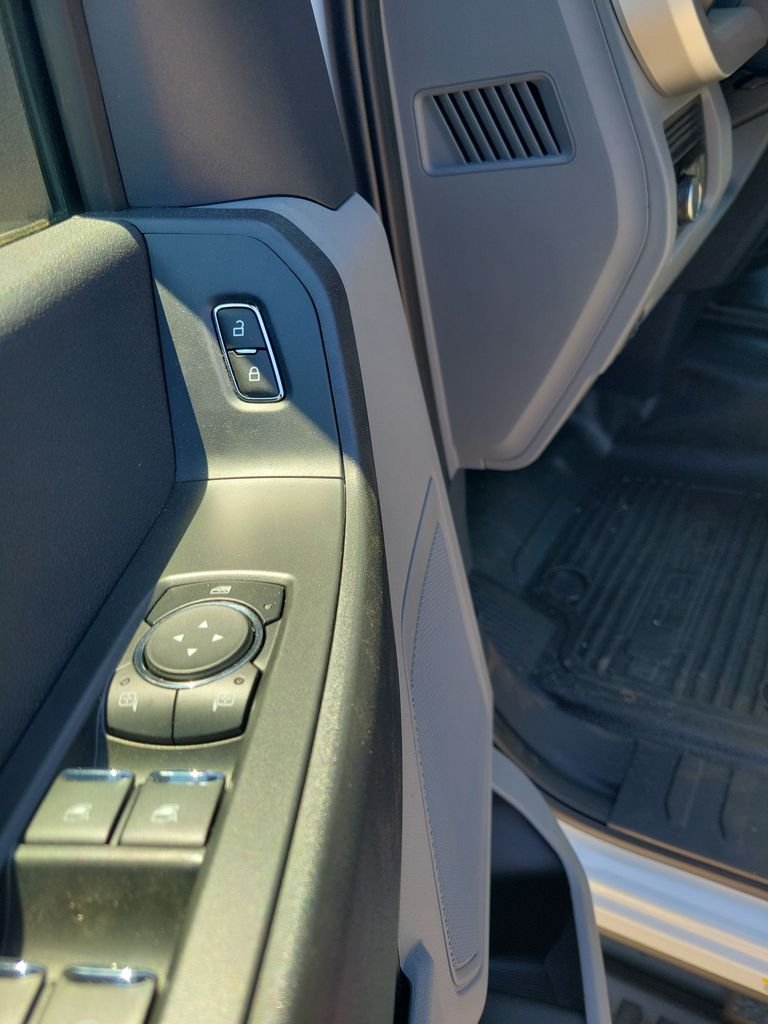 New 2026 Oxford White Ford F-450® XL image 17