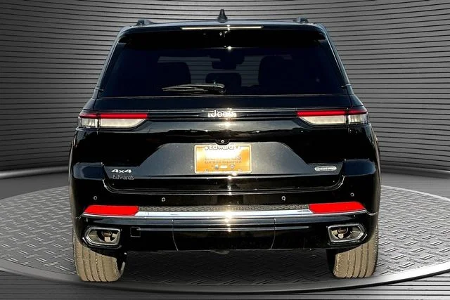 Certified Used 2022 Black Jeep Overland image 5
