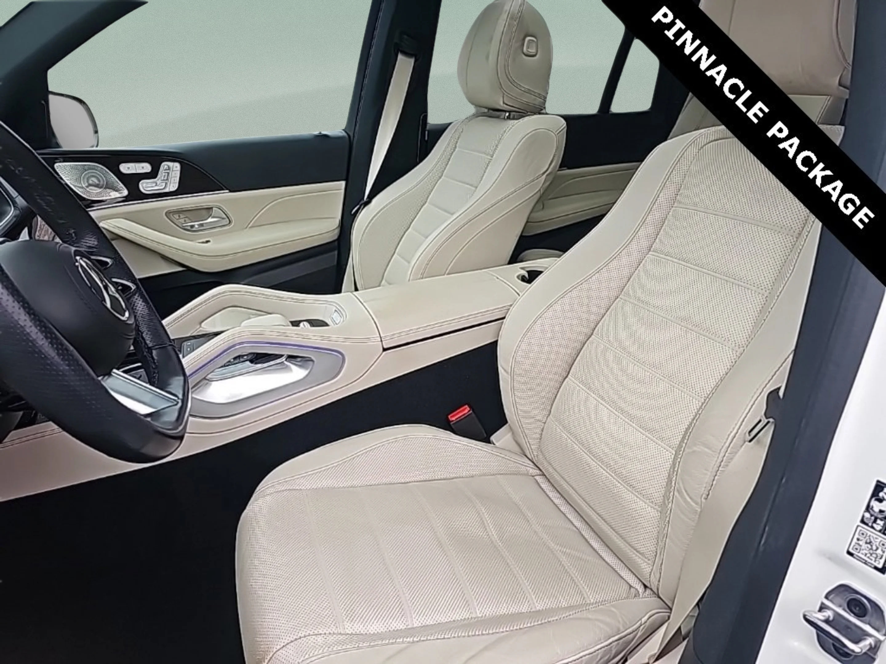 Used 2024 White Mercedes-Benz 4MATIC® image 28