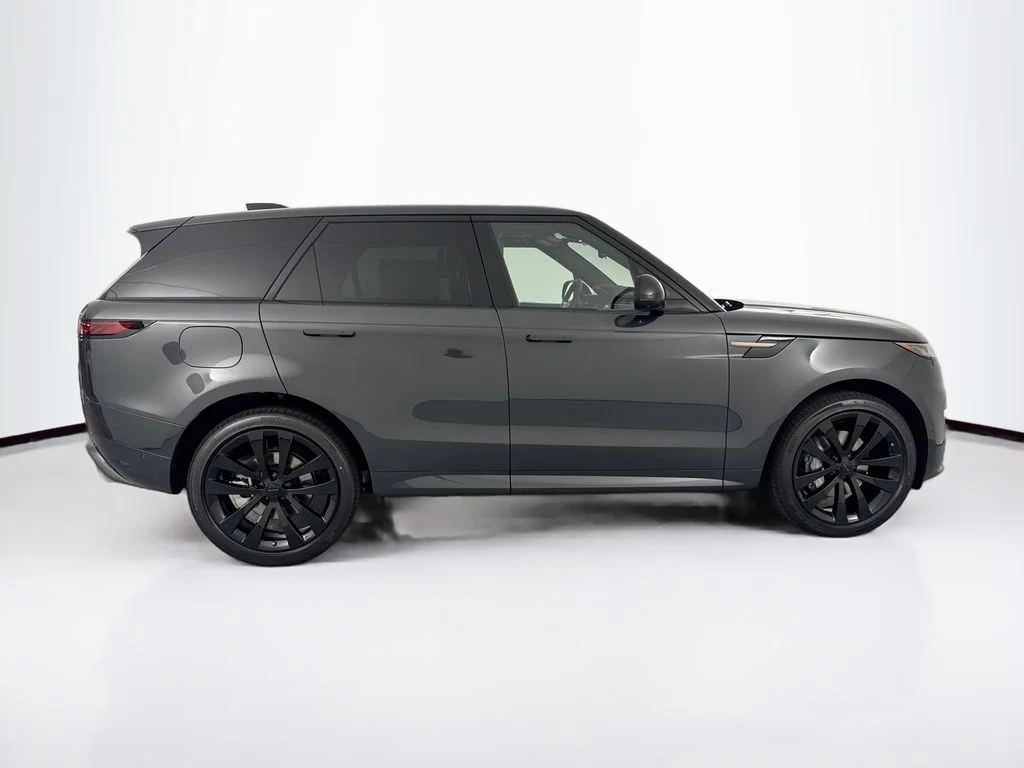 New 2026 Carpathian Grey Land Rover Dynamic SE image 4