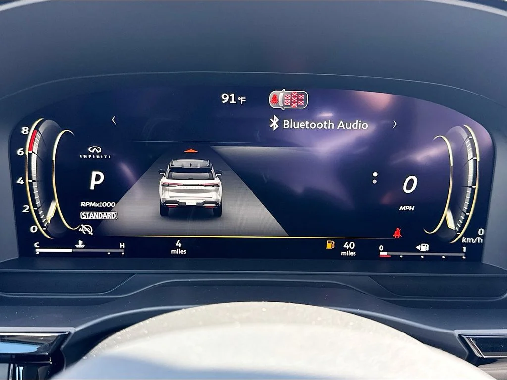 Used 2027 Black INFINITI LUXE image 13