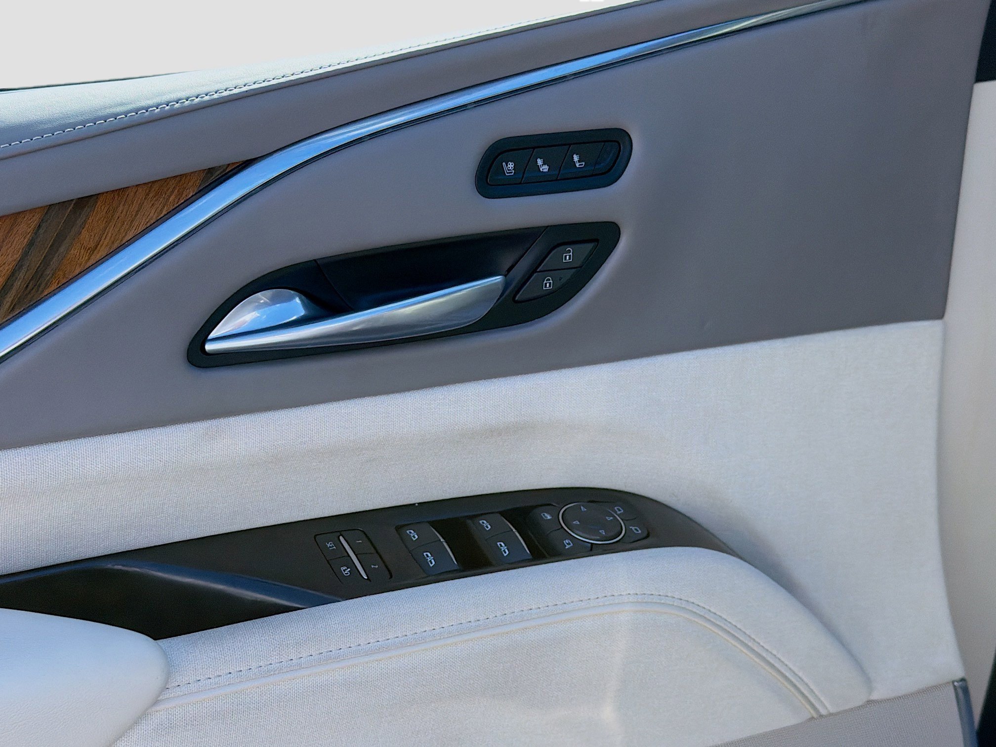 Used 2022 Black Raven Cadillac Sport Platinum image 25