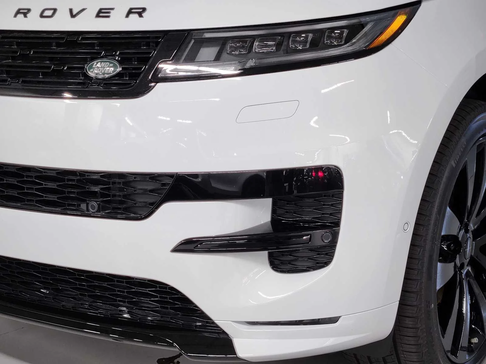 New 2026 Fuji White Land Rover Dynamic SE - P400 image 19