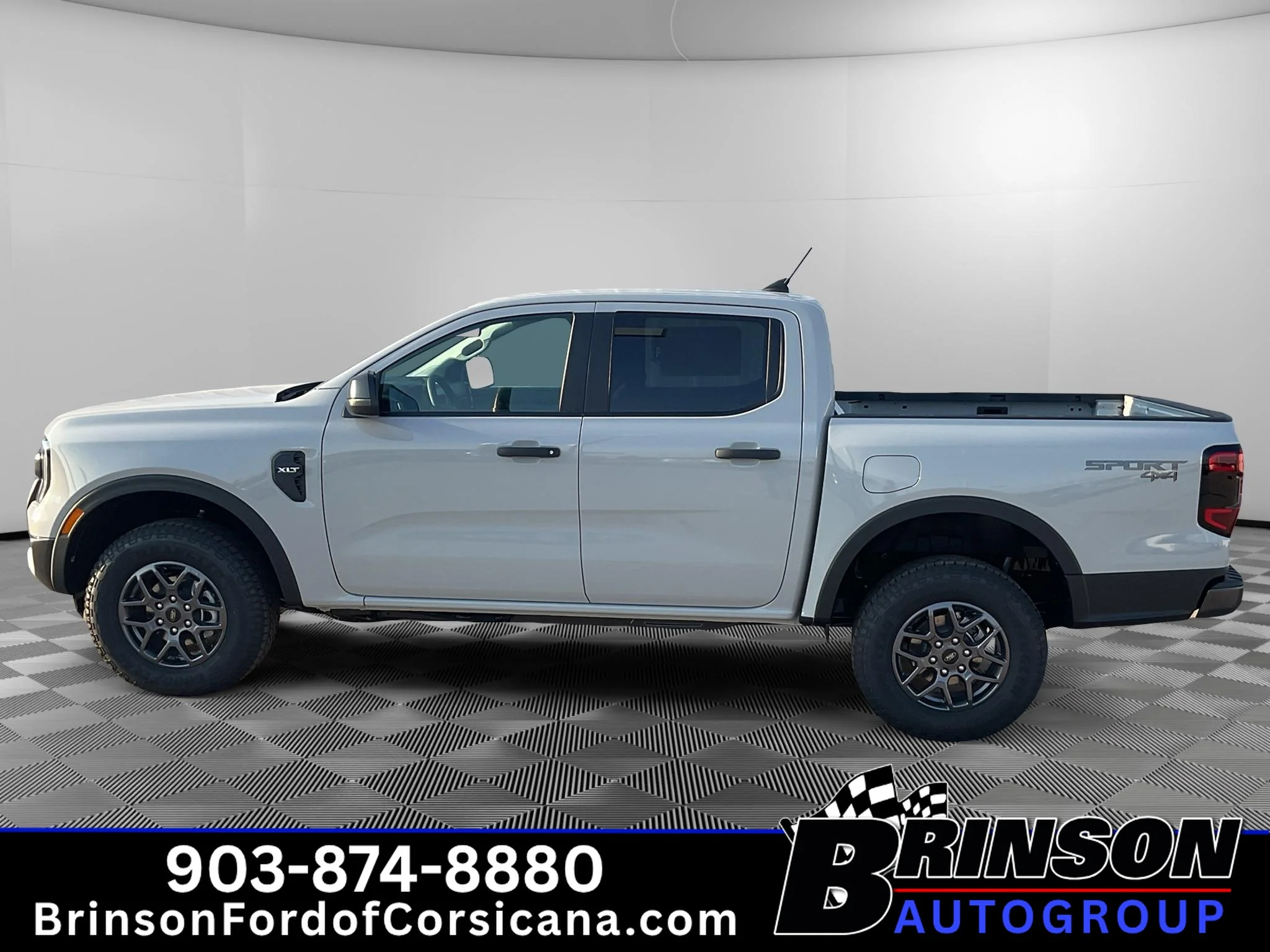 New 2026 Avalanche Ford XLT image 3