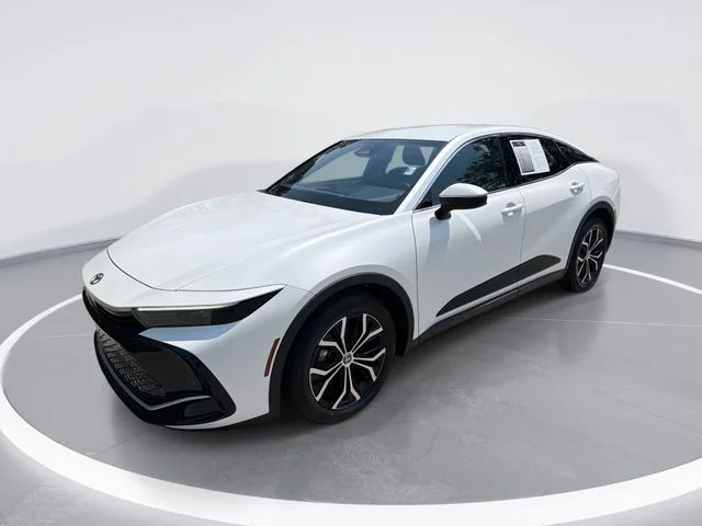 Used 2023 White Toyota XLE image 1
