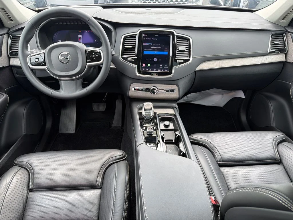 Used 2023 Silver Volvo Ultimate image 23