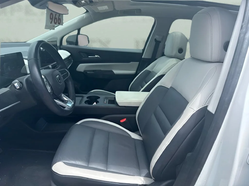 Used 2025 White Honda 1SE image 7