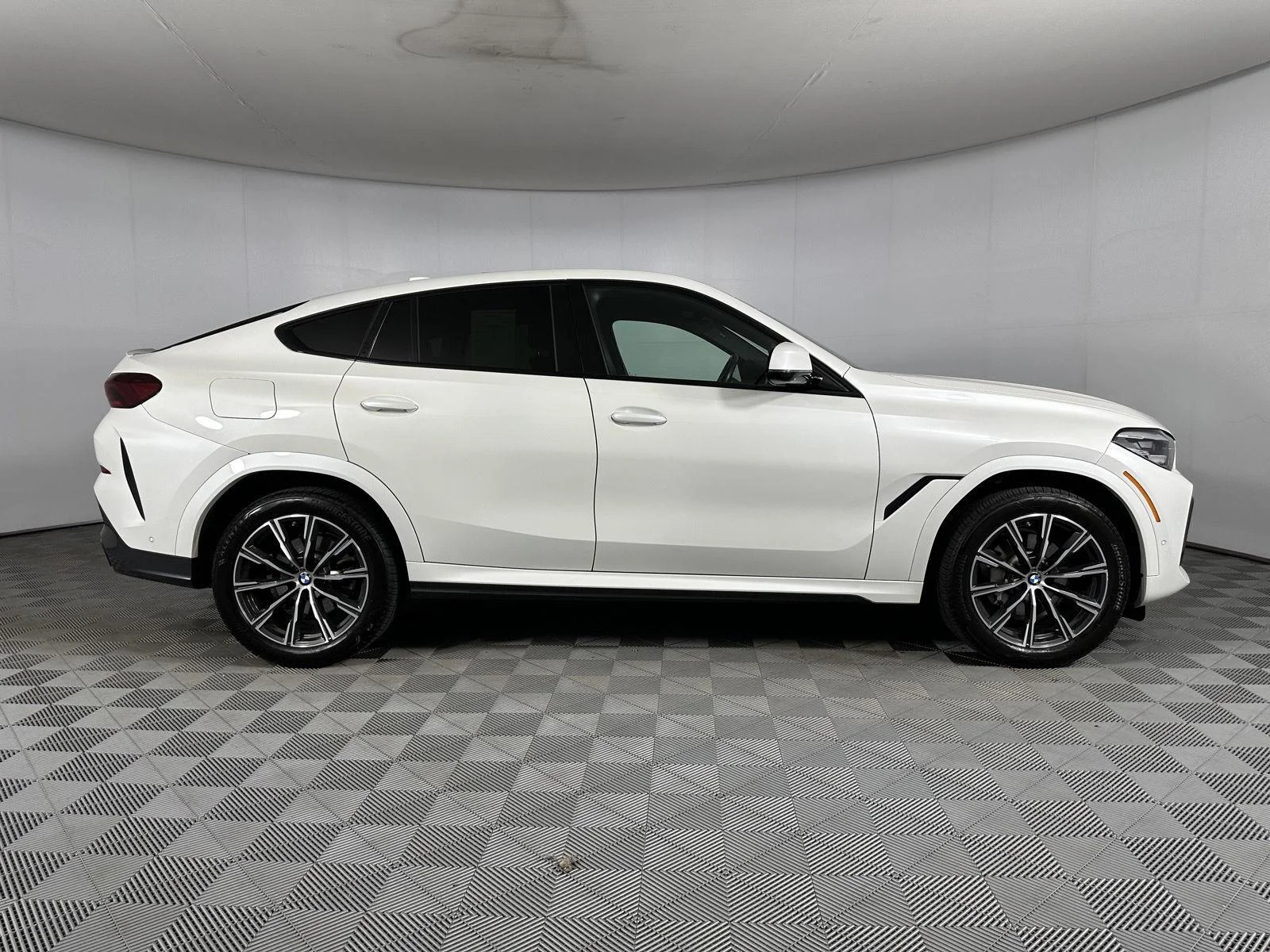 Used 2022 Mineral White Metallic BMW xDrive40i image 56