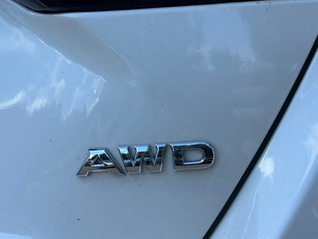 Used 2020 White Nissan 2.5 SV image 26