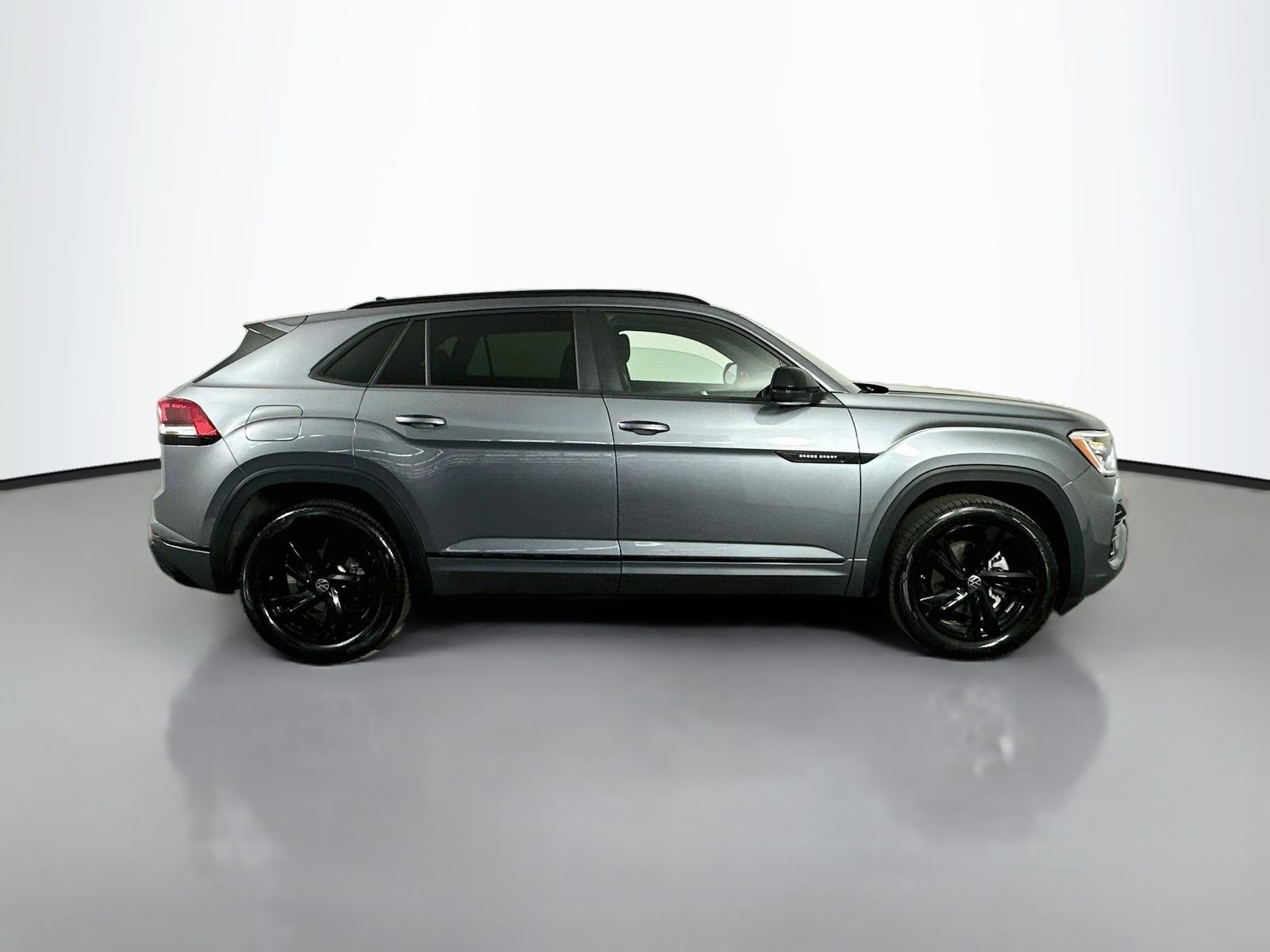 Used 2025 Platinum Gray Metallic Volkswagen 2.0T SEL R-Line Black image 8