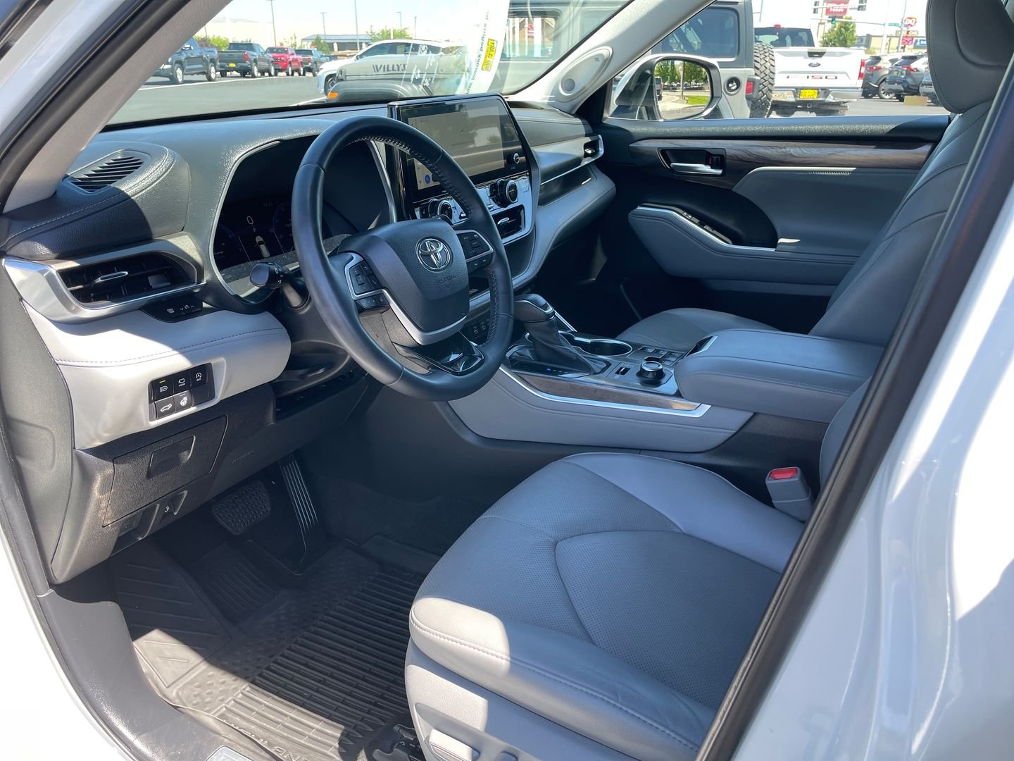 Used 2023 Beige Toyota Limited image 12