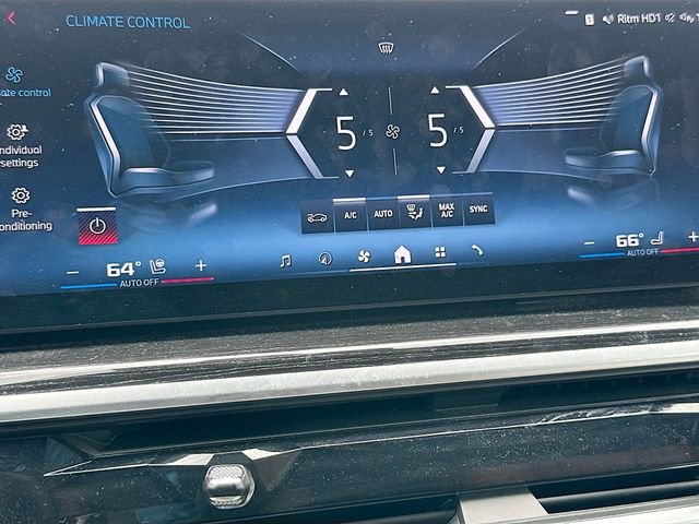 Used 2025 Gray BMW M60i image 16
