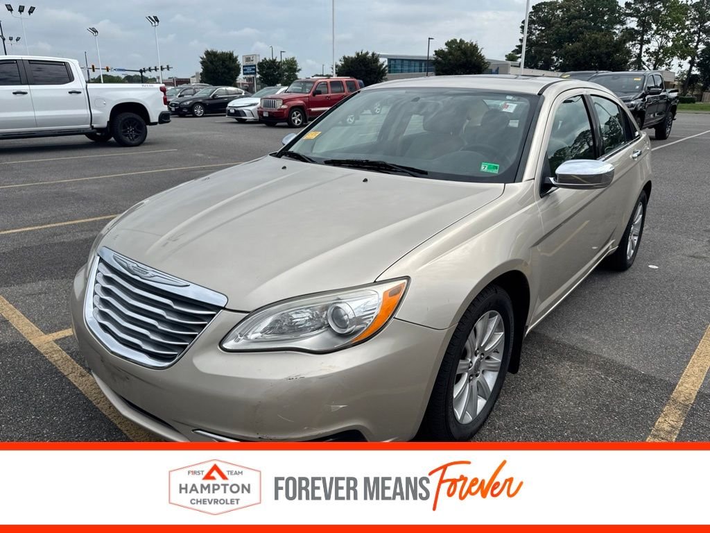 2013 Chrysler 200 Limited's photo