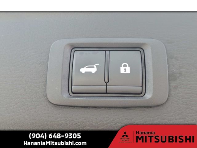 Used 2025 White Mitsubishi SE image 13