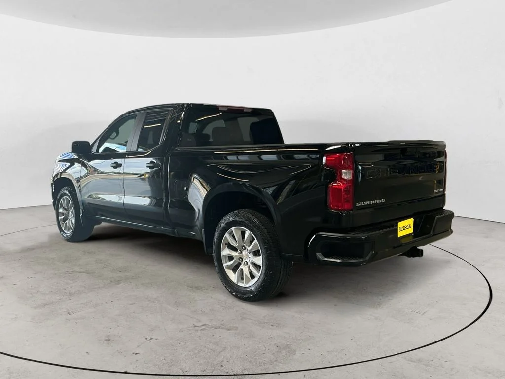 Used 2025 Black Chevrolet Custom image 7