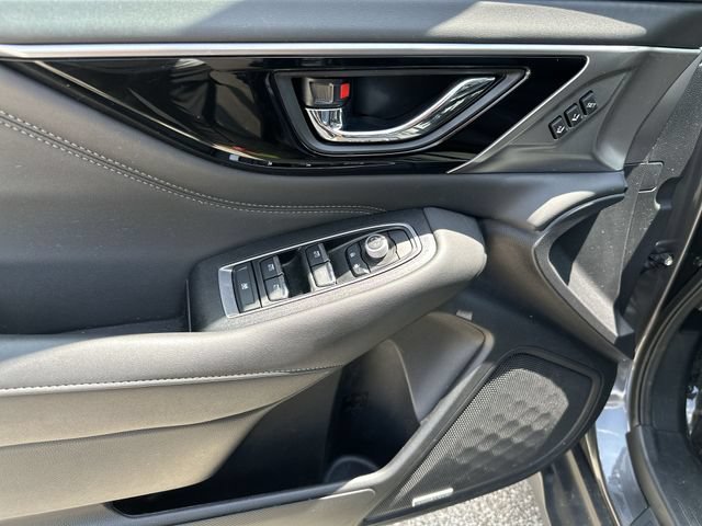 Used 2024  Subaru Limited image 17