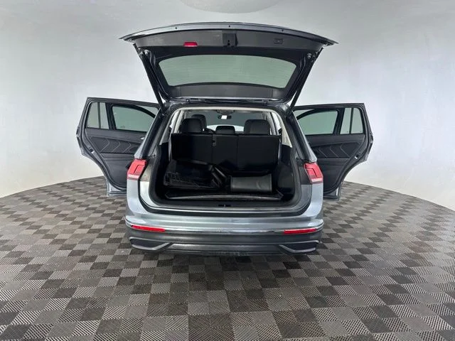 Used 2022  Volkswagen 2.0T SE image 15