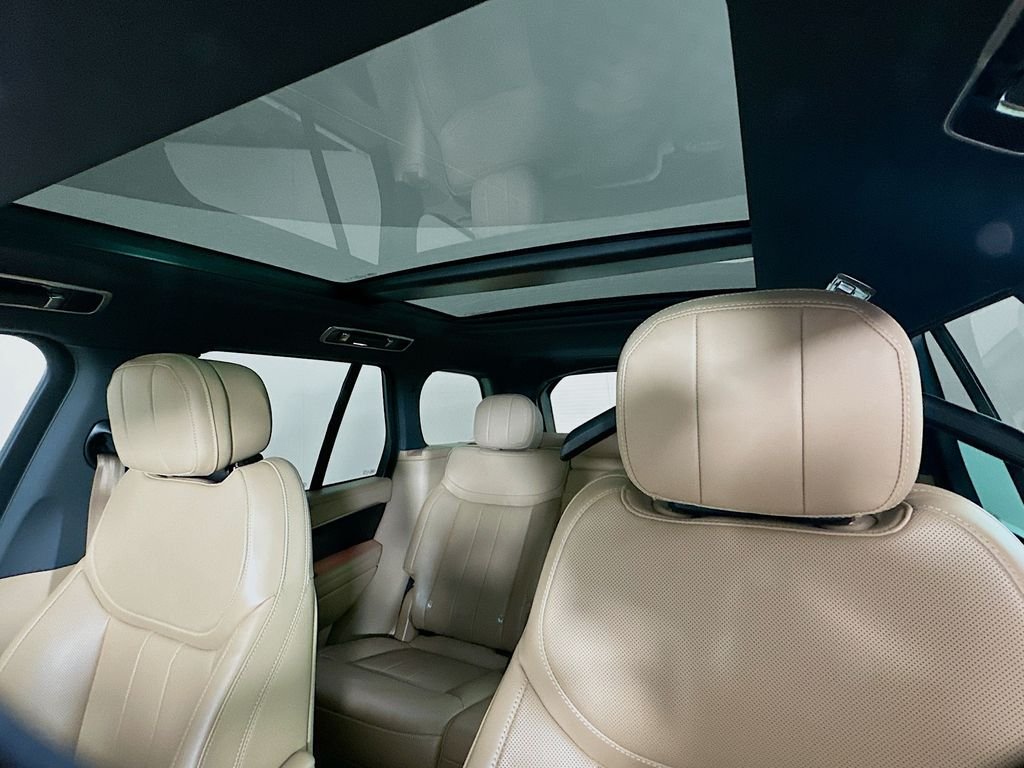 Used 2025 White Land Rover SE image 22