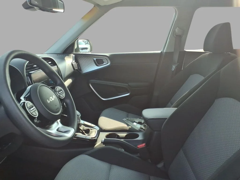 Used 2023 White Kia S image 7