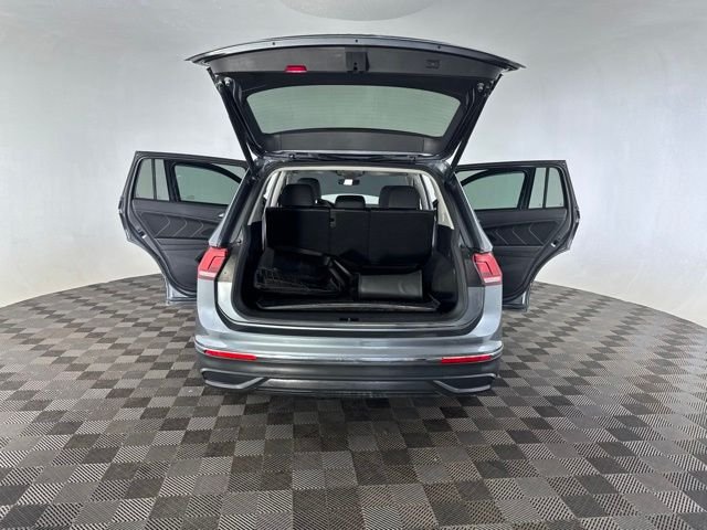 Used 2022  Volkswagen 2.0T SE image 15