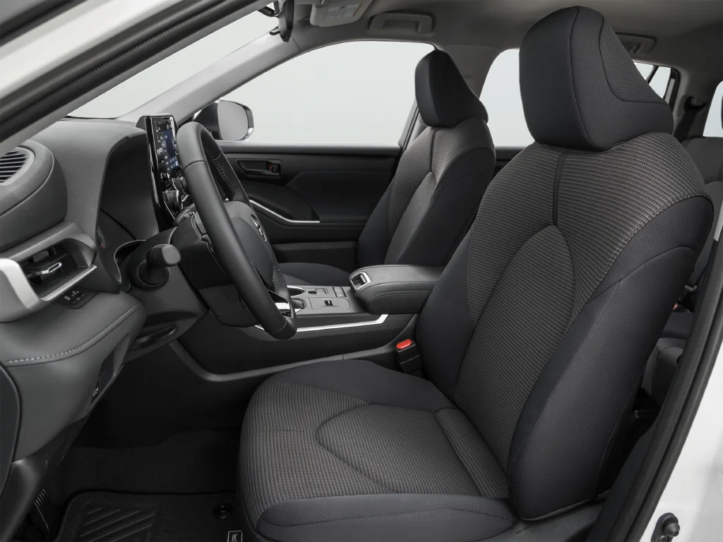 Used 2020 White Toyota XLE image 16