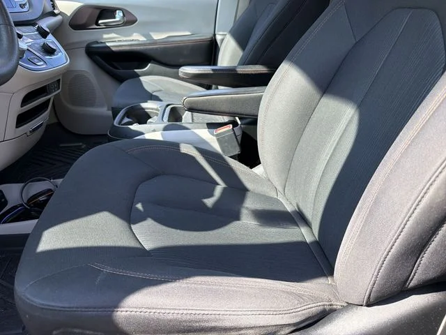 Used 2018 Red Chrysler Touring Plus image 20