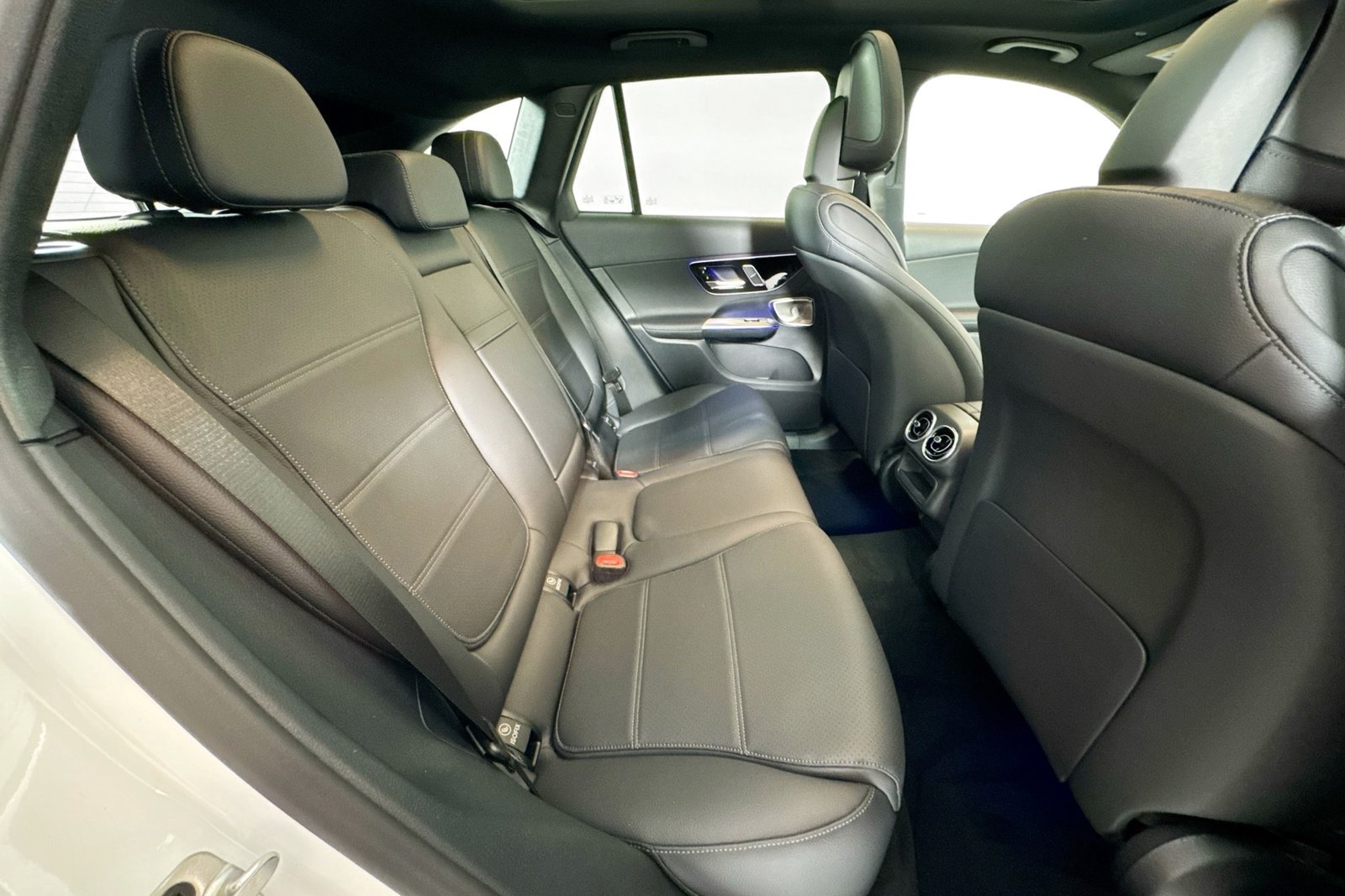 New 2026 Polar White Mercedes-Benz GLC 300 image 25