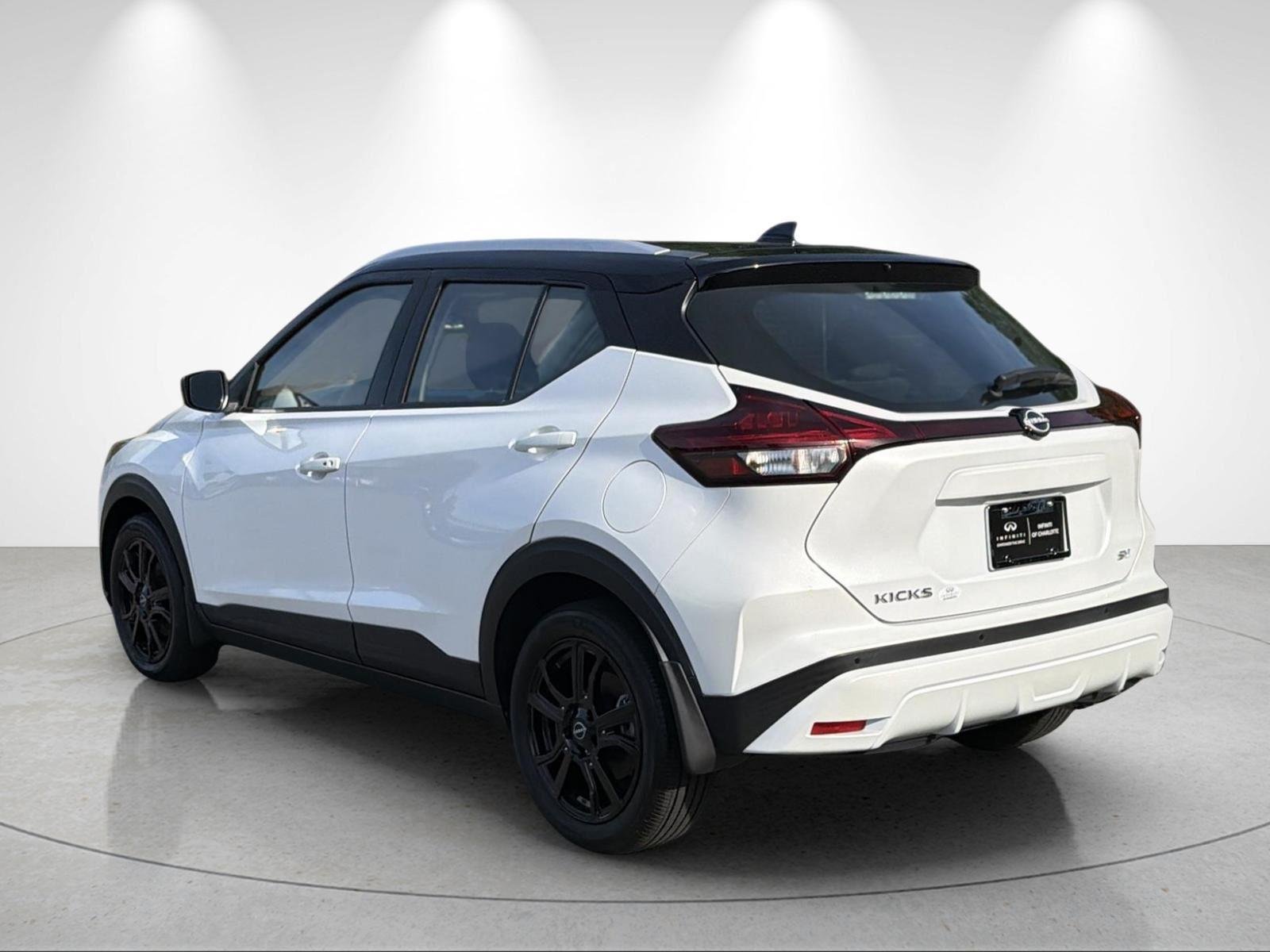 Used 2023 Aspen White Tricoat/Super Black Nissan SV image 3