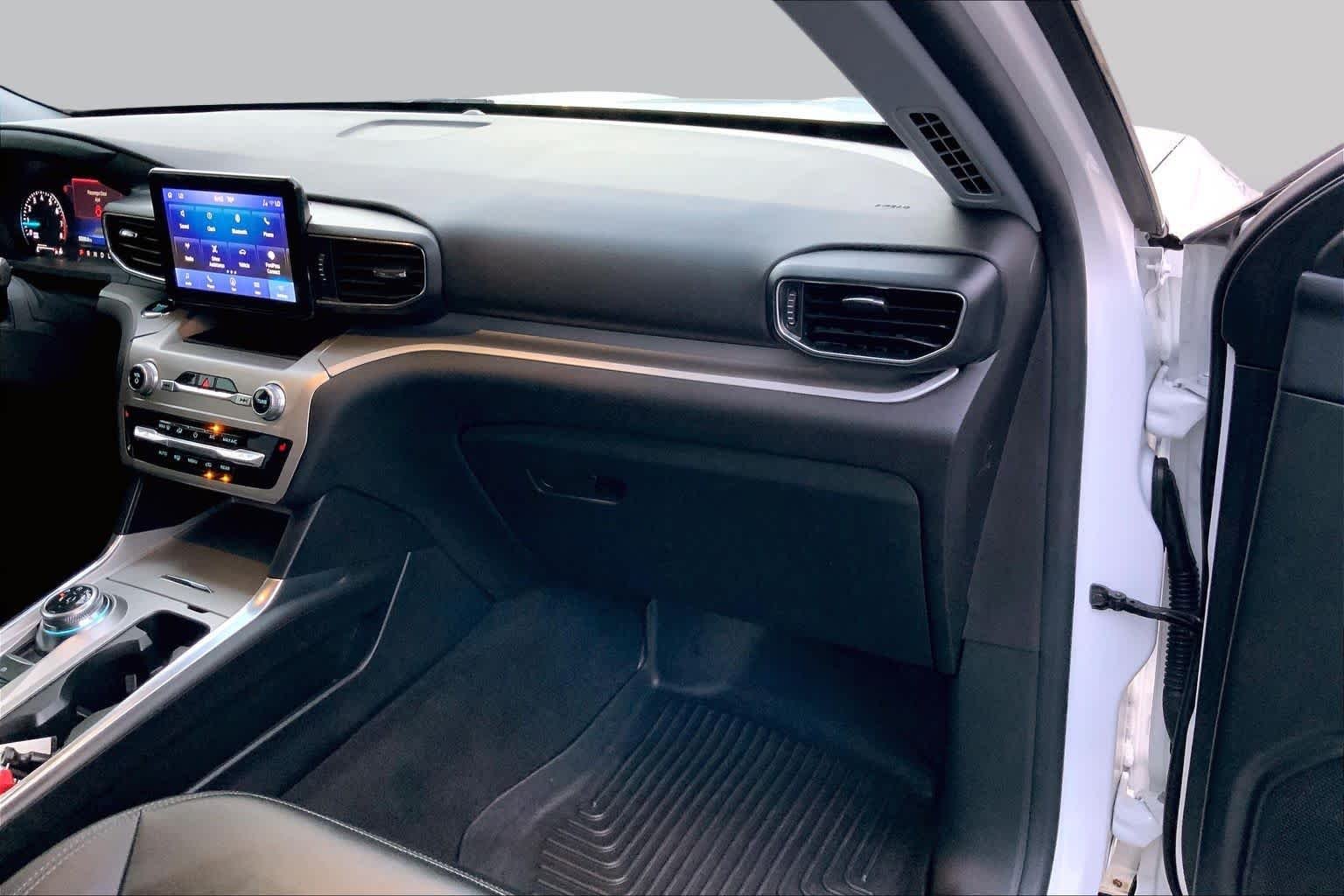 Used 2022 Star White Metallic Tri-Coat Ford XLT image 17
