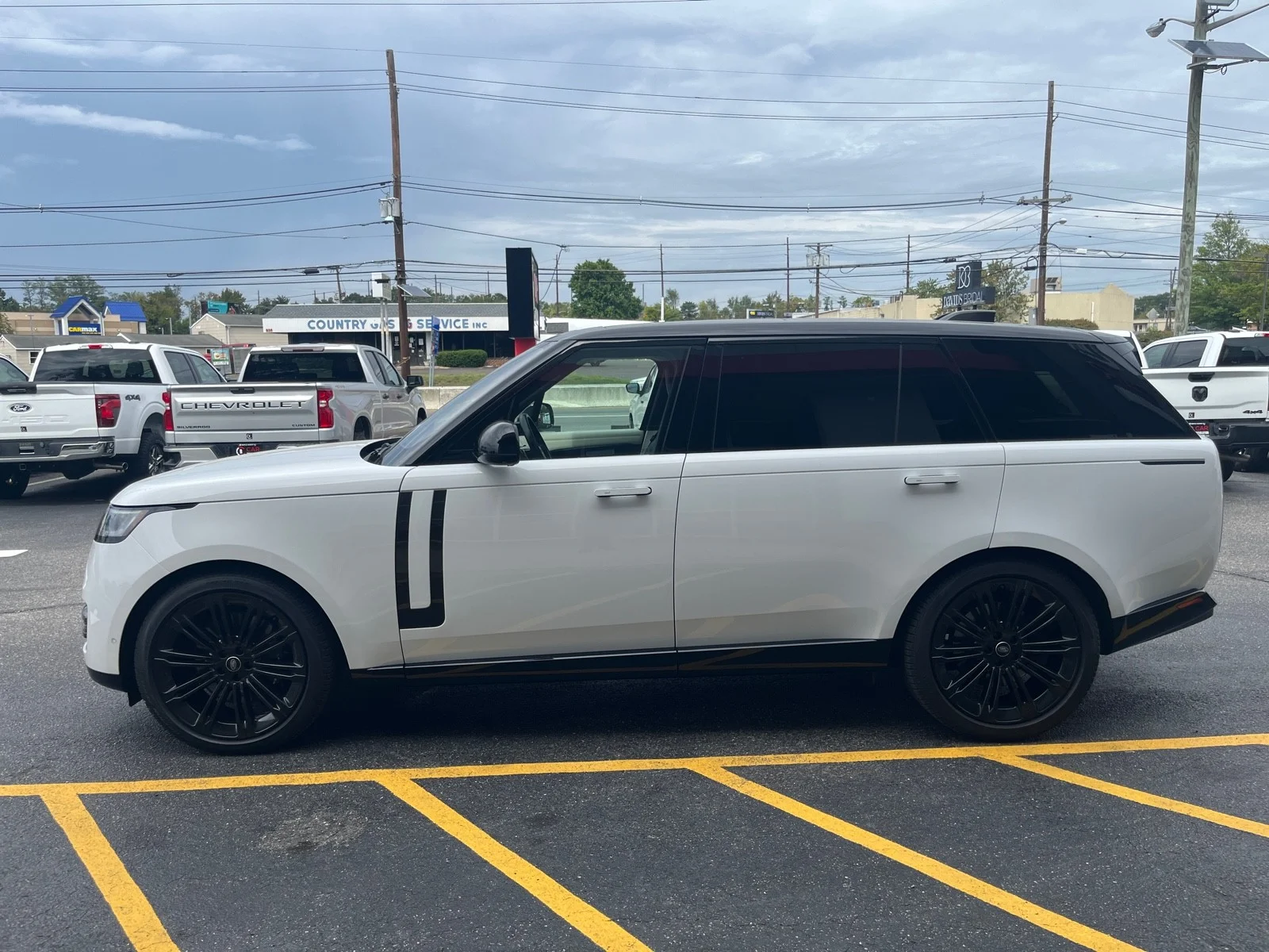 Used 2022 Fuji White Land Rover SE AWD image 4