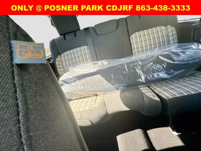 New 2026 Bright White Clear-Coat Exterior Paint Jeep  image 25
