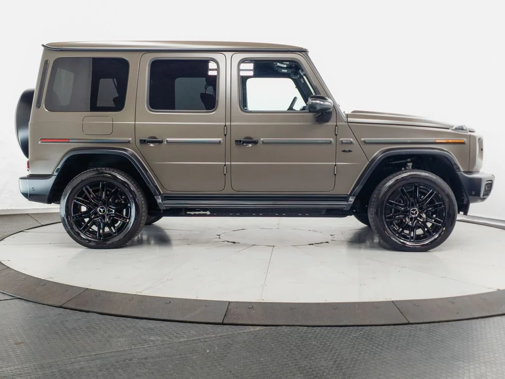 Certified Used 2025 MANUFAKTUR Dark Olive Green Magno Mercedes-Benz G 580 image 34