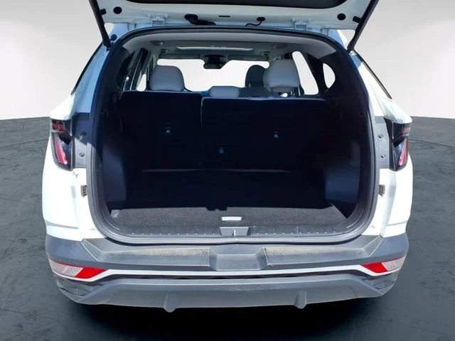 Used 2023 White Hyundai SEL image 11
