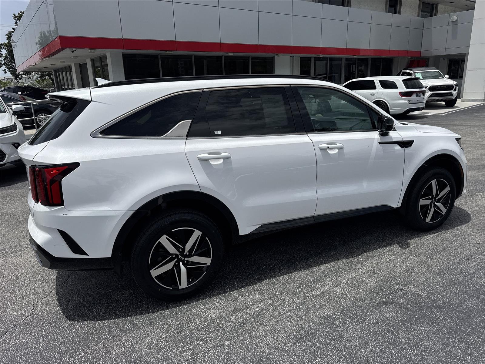 Used 2021 Glacial White Pearl Kia EX image 4