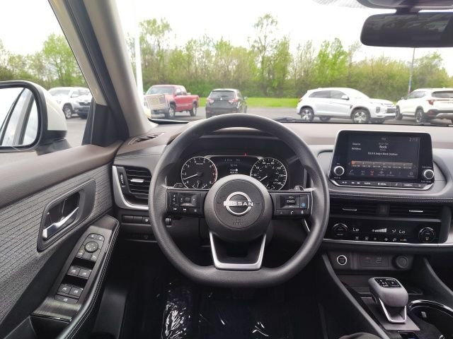 Used 2023 White Nissan SV image 13