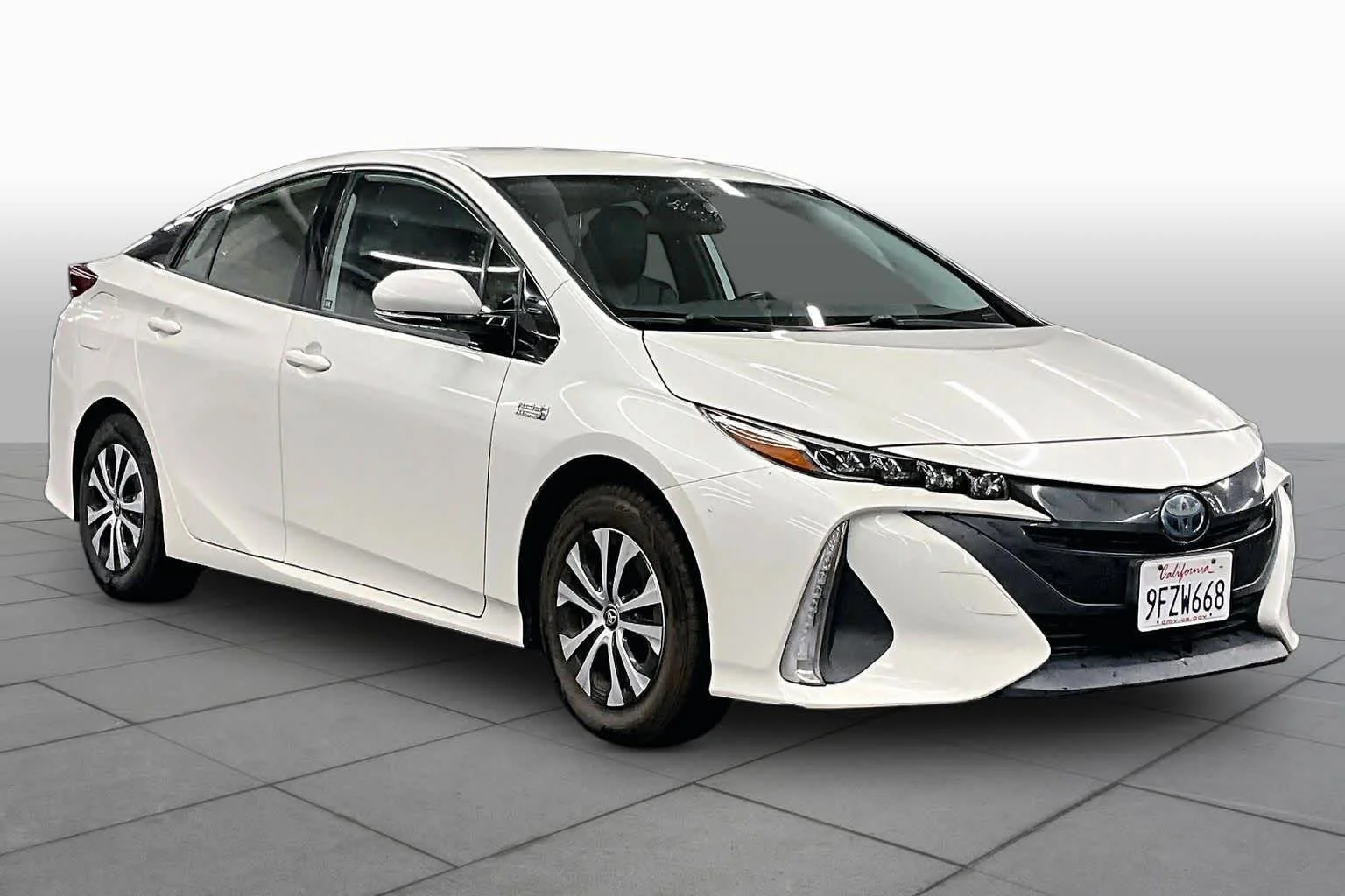 Pre-Owned 2020 Toyota Prius Prime LE