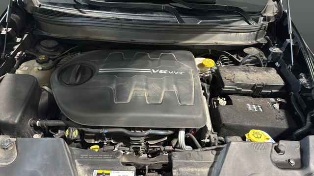 Used 2018 Diamond Black Crystal Pearlcoat Jeep Latitude Plus image 29
