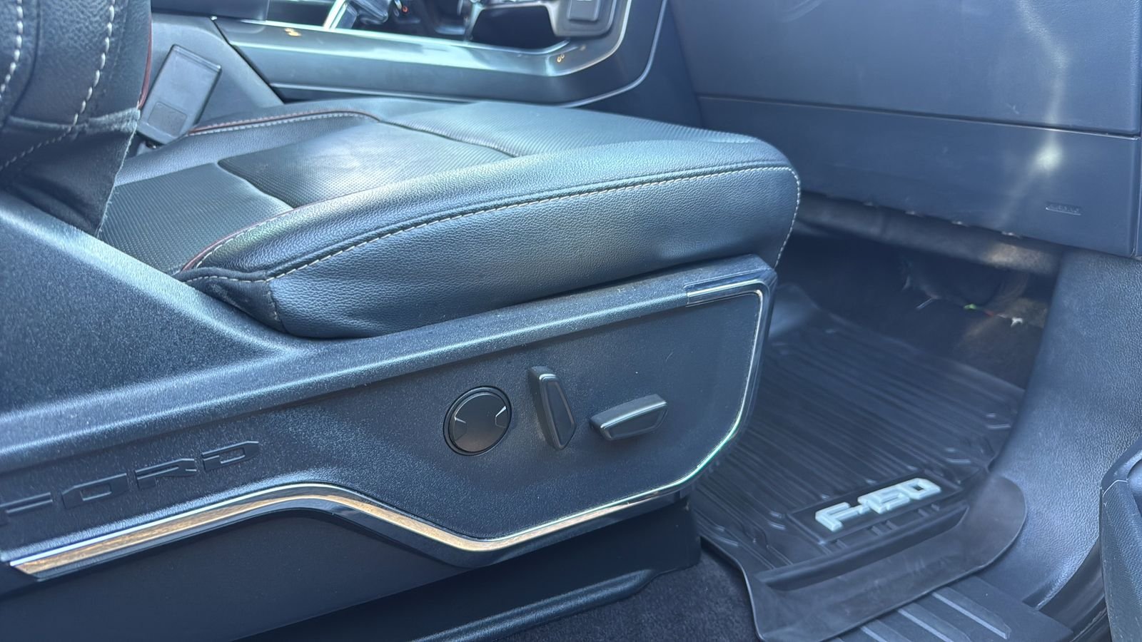 Used 2022 Black Ford Lariat image 52