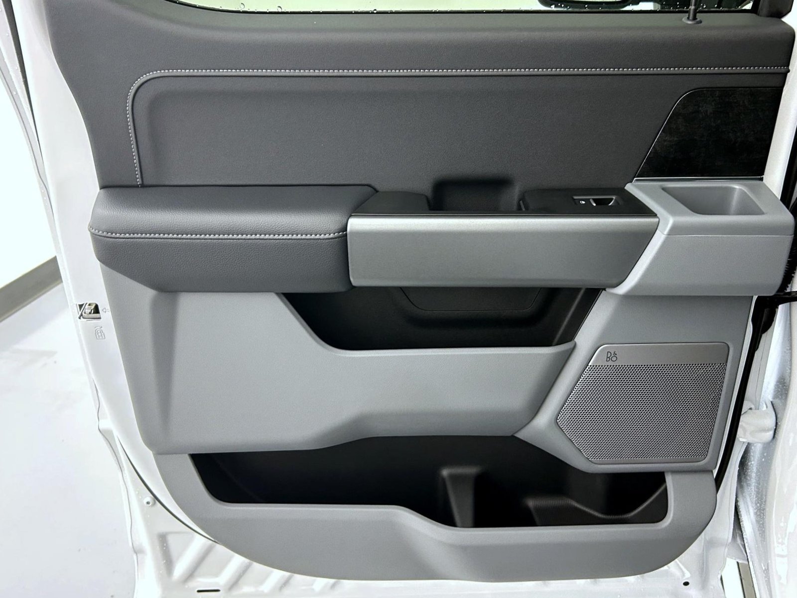 New 2026 Oxford White Ford XLT image 20