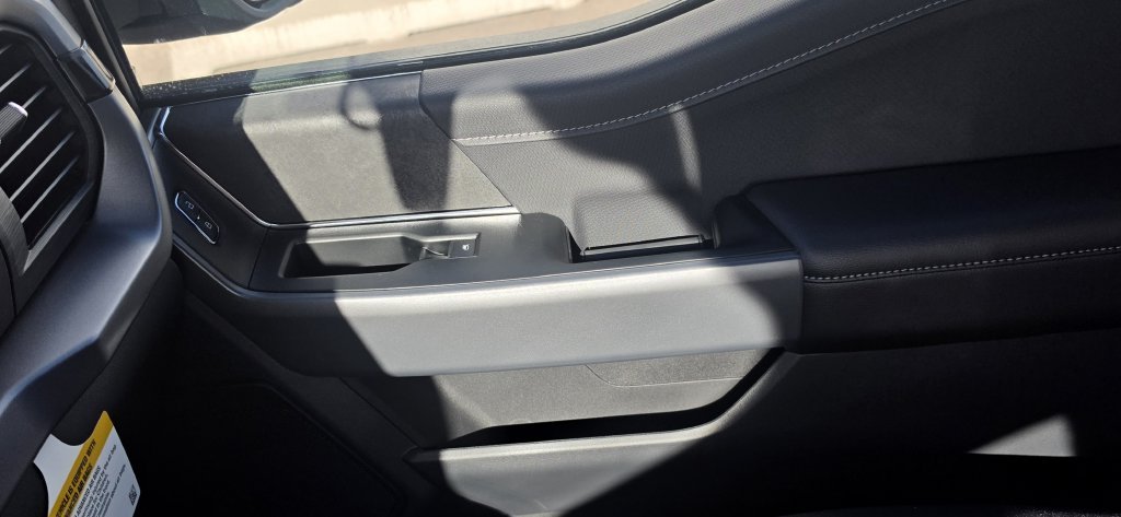 New 2026 Carbonized Gray Metallic Ford XLT image 27