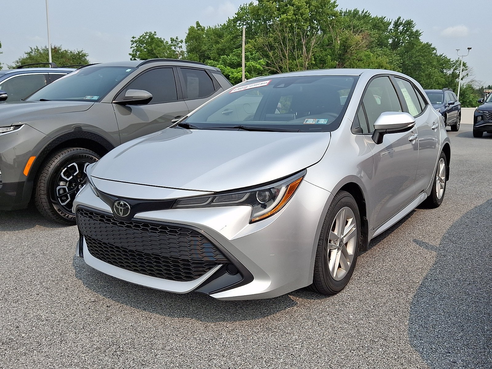 Used 2019 Classic Silver Metallic Toyota SE image 2
