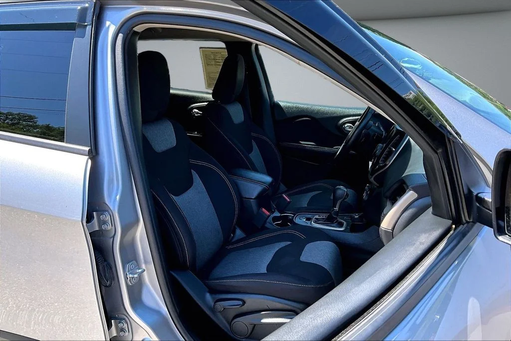 Certified Used 2017 Silver Jeep Sport image 29