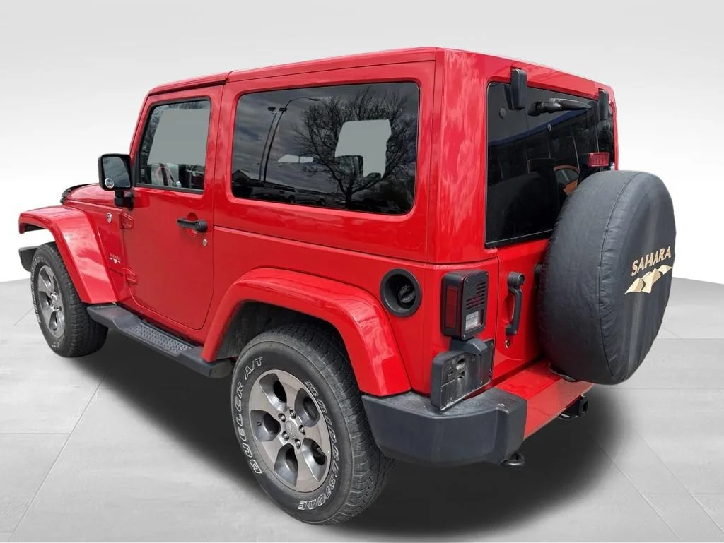 Used 2018 Red Jeep Sahara image 13