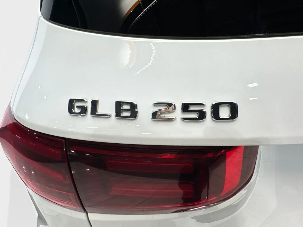Used 2024 White Mercedes-Benz GLB 250 image 23