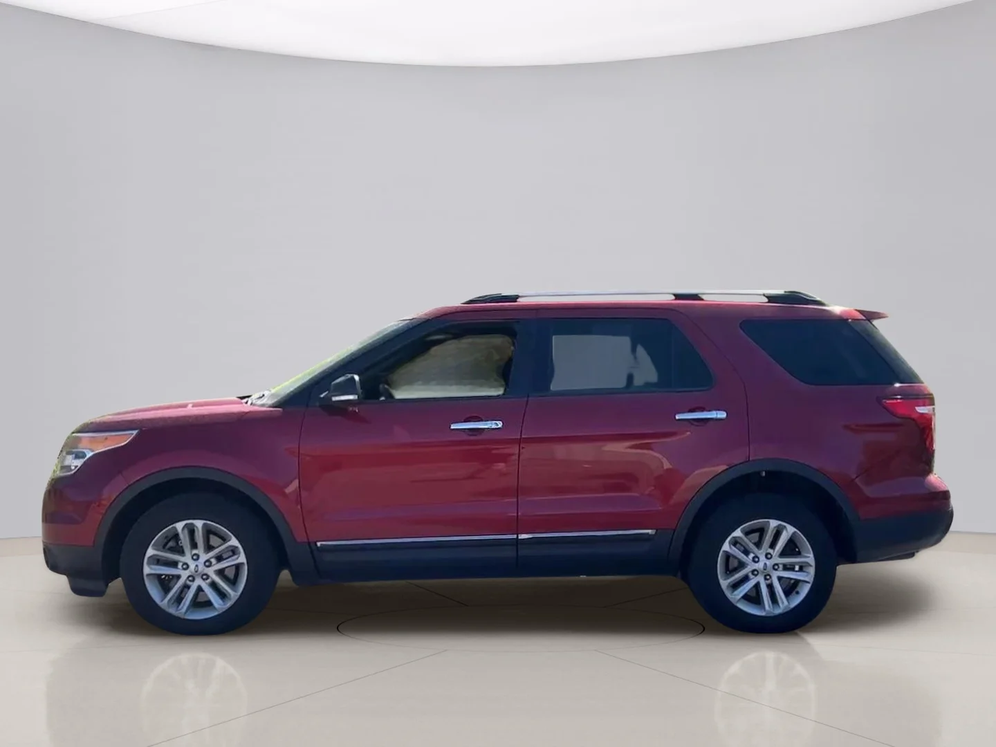 Used 2014 Red Ford XLT 4WD image 2