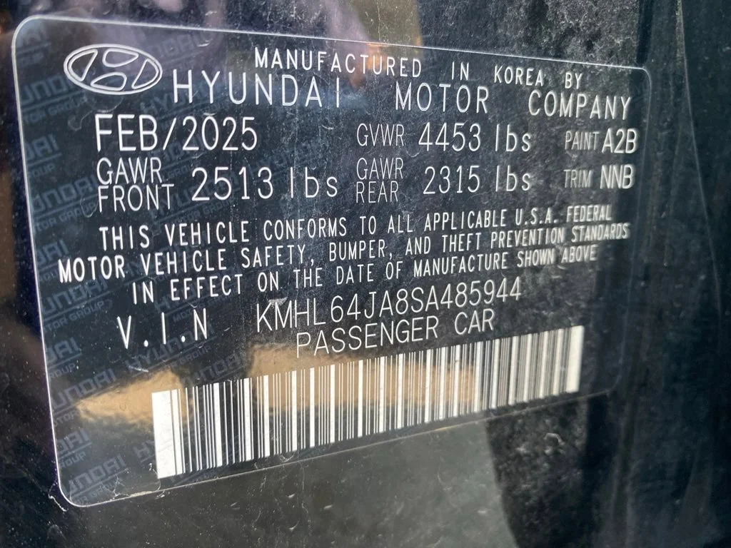 Used 2025 Black Hyundai SEL image 16